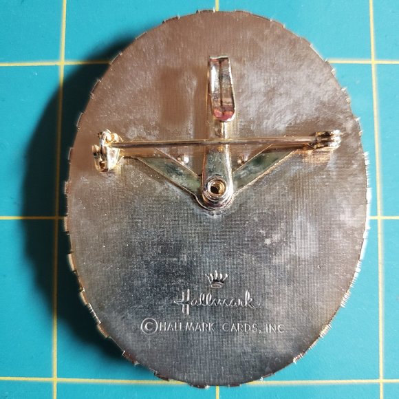 Hallmark 1973 Bouquet of Flowers Cameo - Picture 2 of 2